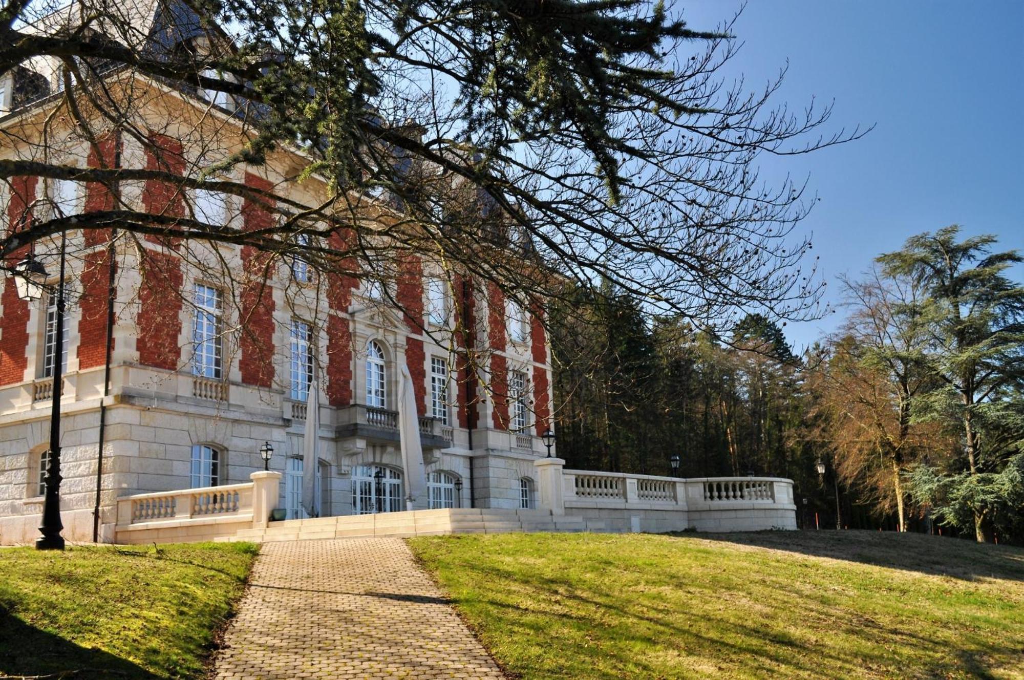 Domaine De Mont-renaud Hotel 3*